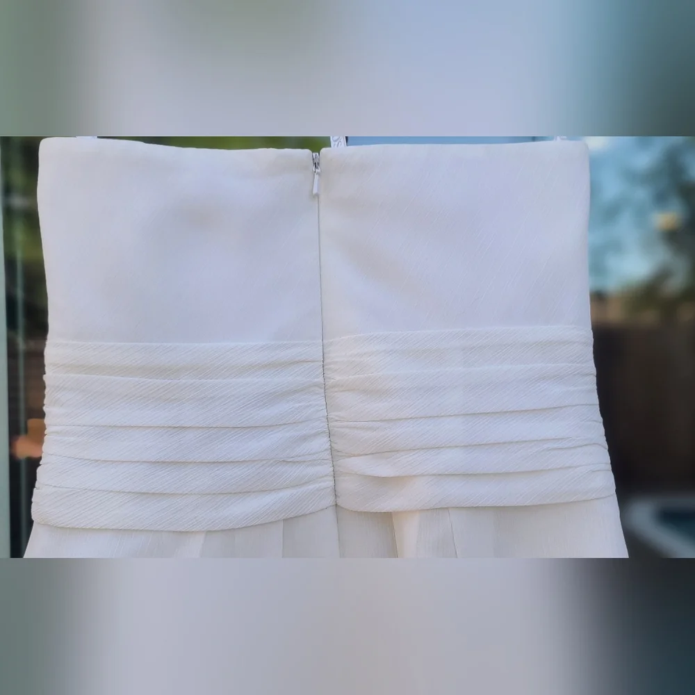 David's Bridal White Crinkle Chiffon Wedding Dress  – Size 2 - Picture 13 of 17